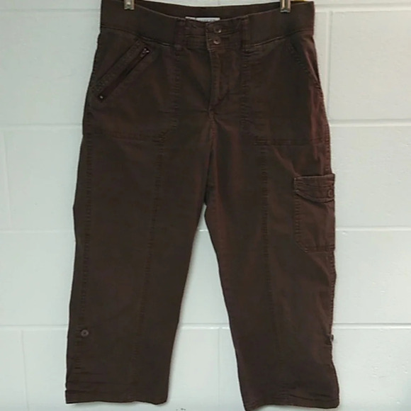 LEE EASY FIT, COTTON, STRETCH, MIDRISE, CAPRI, CARGO PANTS WITH TAB CUFF HEM - Picture 11 of 11